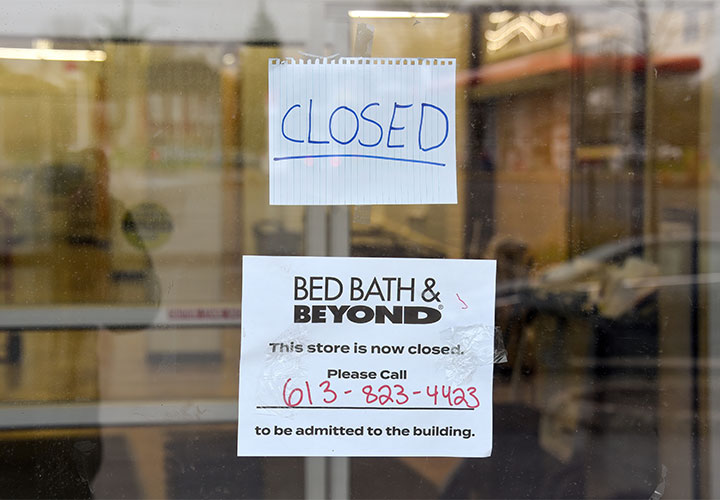 Bed Bath & Beyond store with closing sign out front