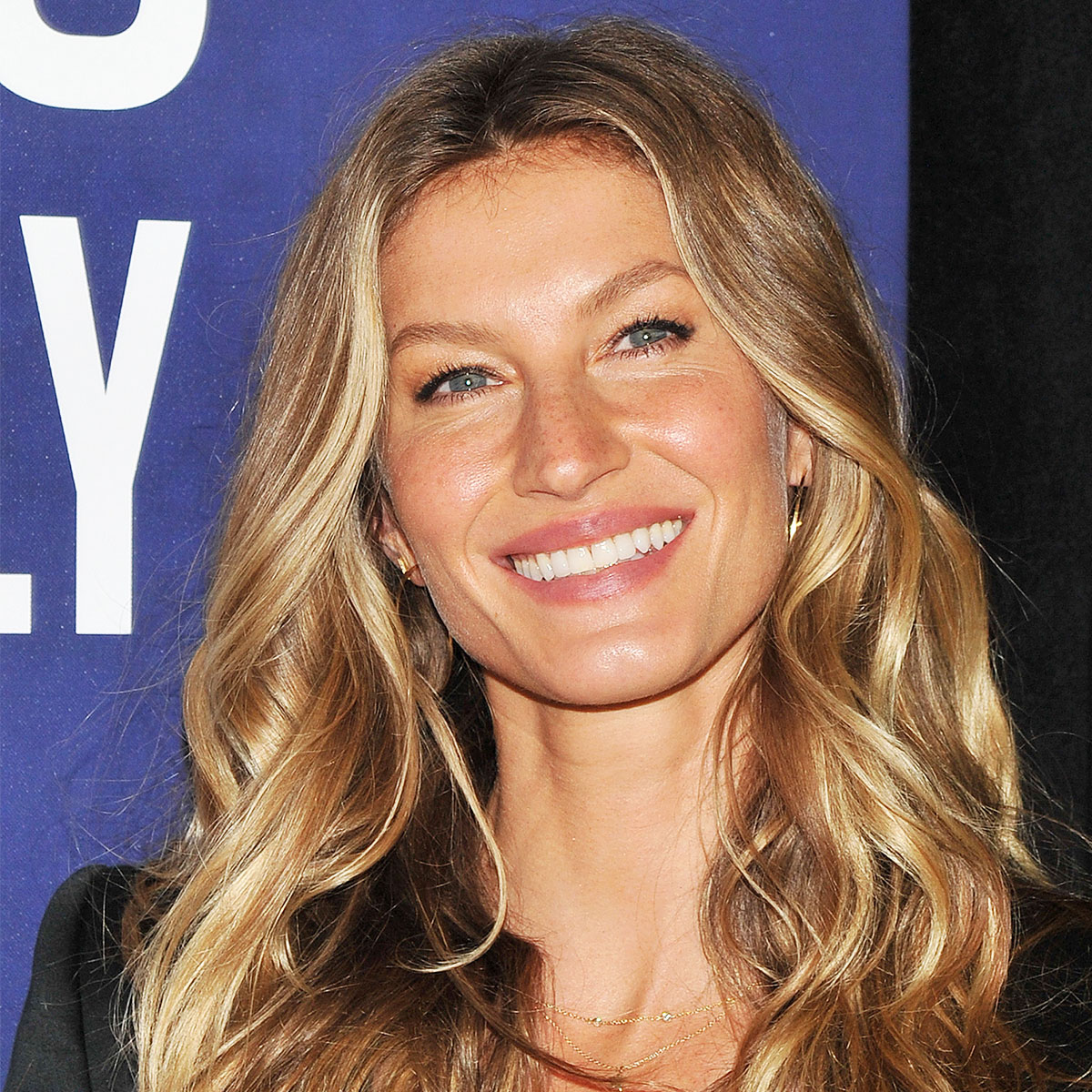 Gisele Bundchen sits on suitcase on beach in bizarre pics after
