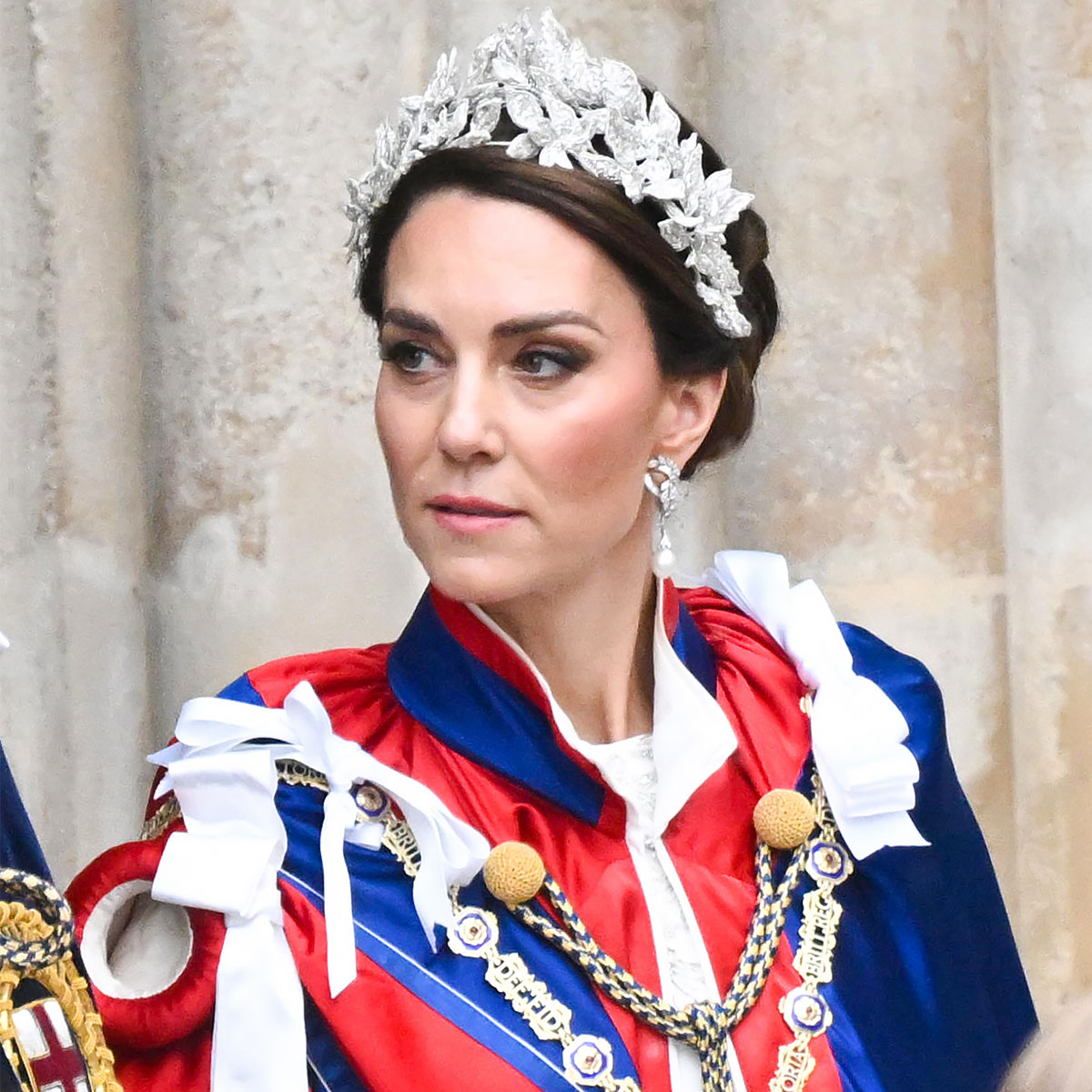 Kate Middleton Skips The Tiara And Wears A Flower Headpiece For King ...