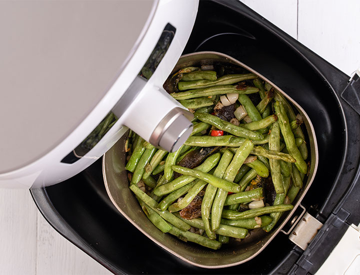 https://www.shefinds.com/files/2023/05/air-fryer-filled-with-vegetables.jpg