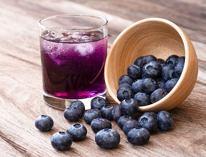 Cold blueberry drink