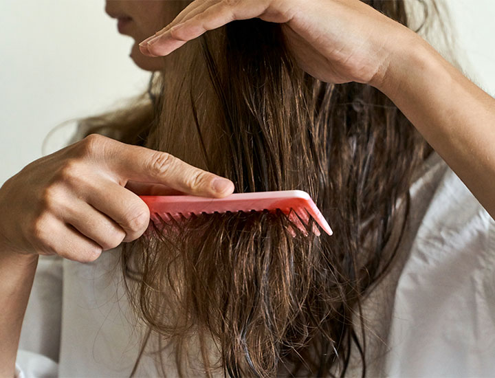 combing-damaged-hair