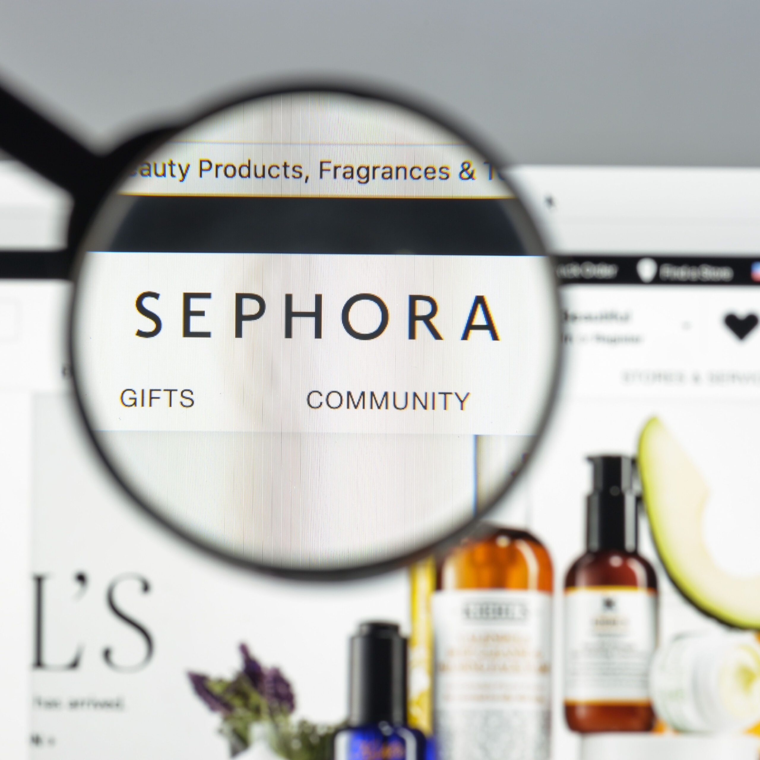 sephora website with magnifying glass over logo