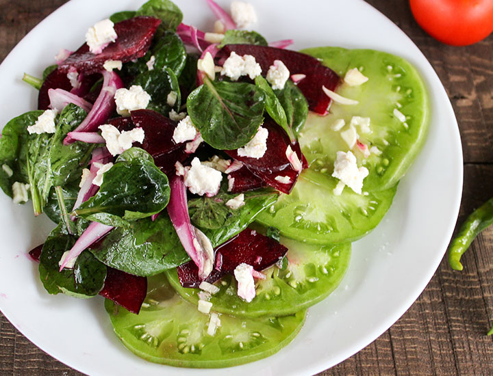 Tomato and beet salad with cottage cheese