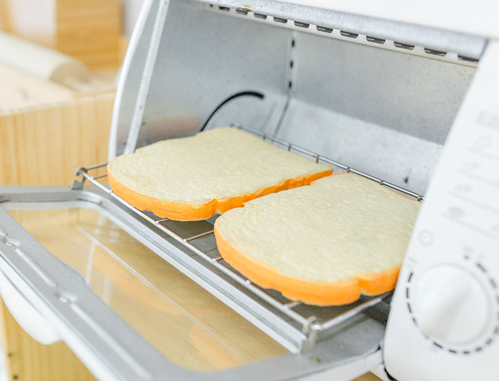 White bread in toaster oven