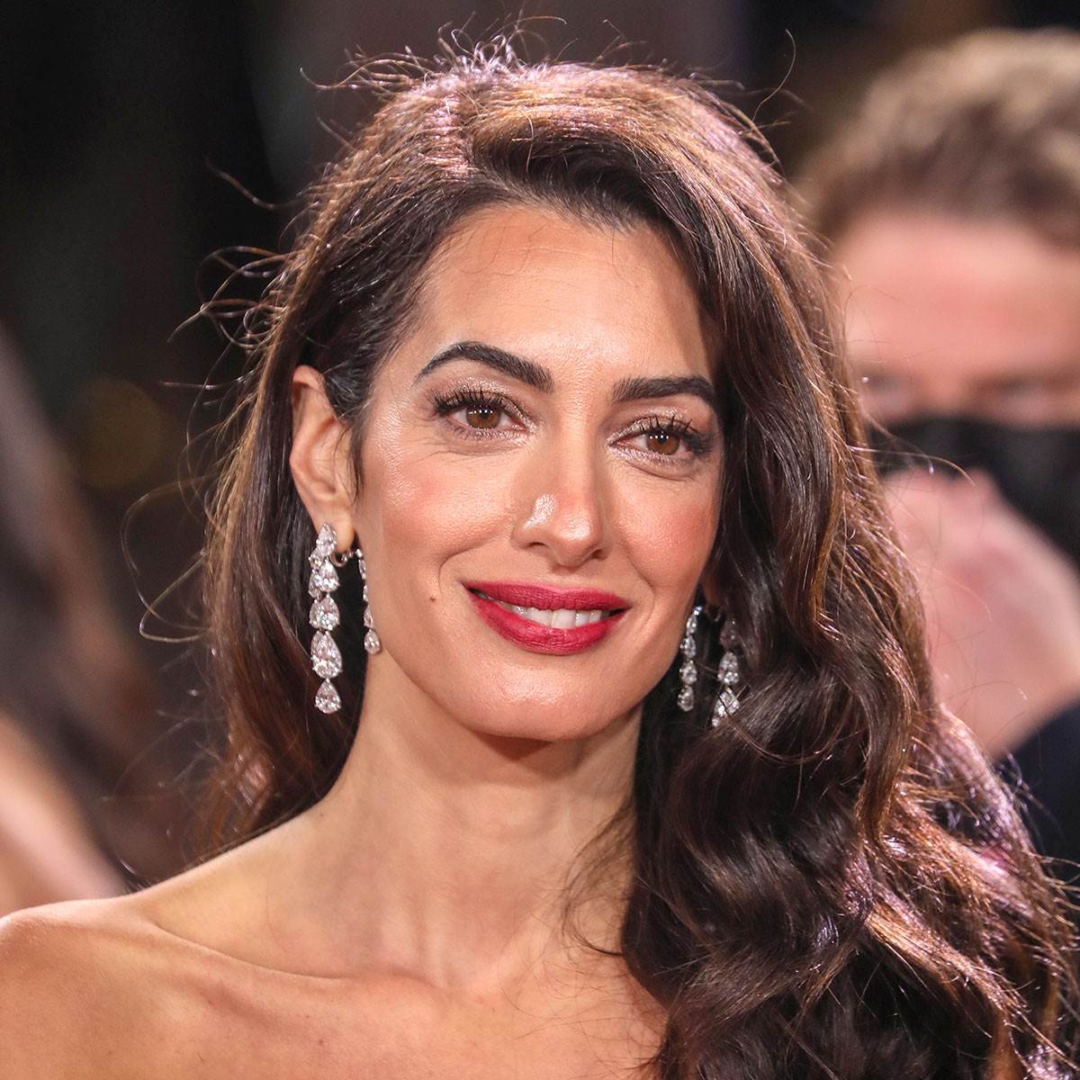 Amal Clooney Is Bringing Back the Oversized Satchel Bag Trend