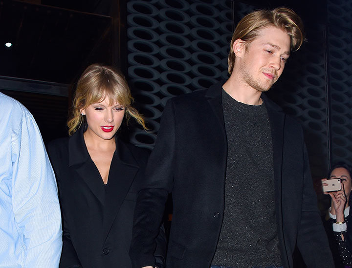 taylor swift joe alwyn saturday night live afterparty black clothes