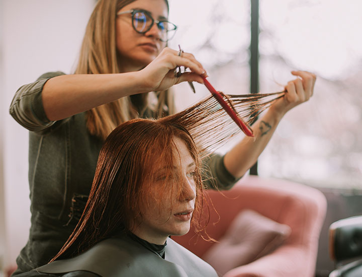 hairdresser-cutting-hair