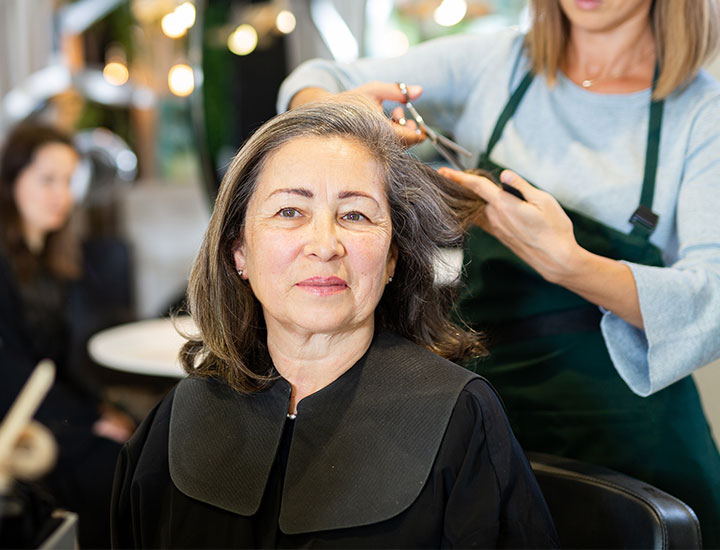 older-woman-haircut