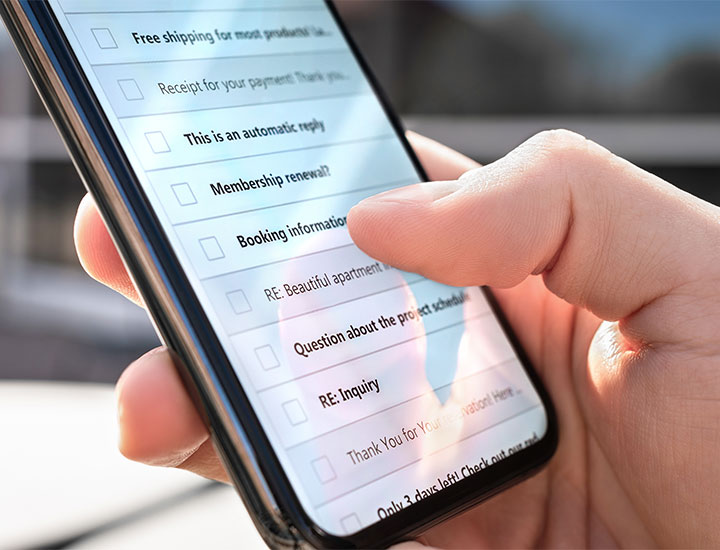 reading-emails-smartphone