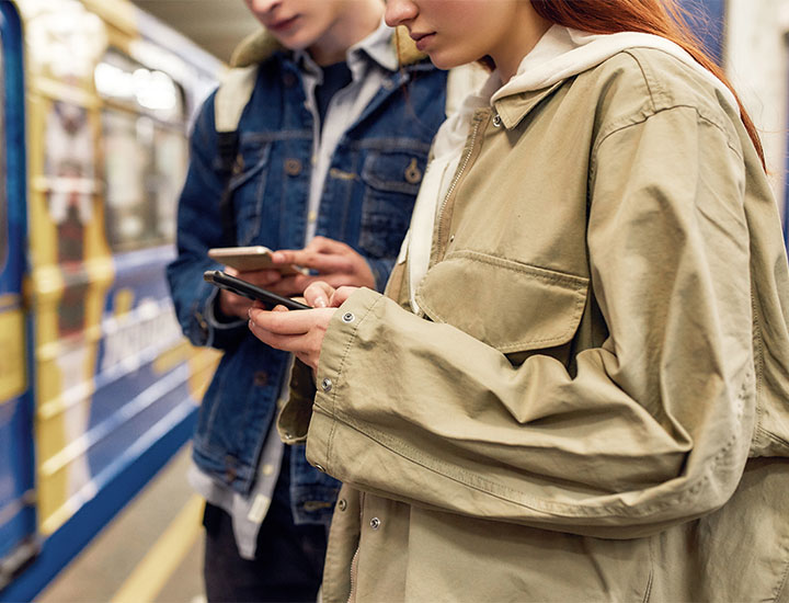 people-public-wifi-train