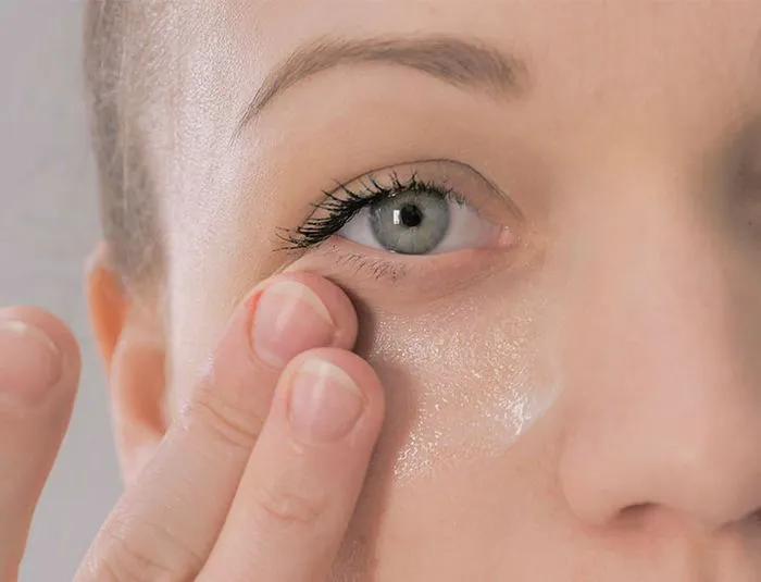 woman-applying-eye-cream