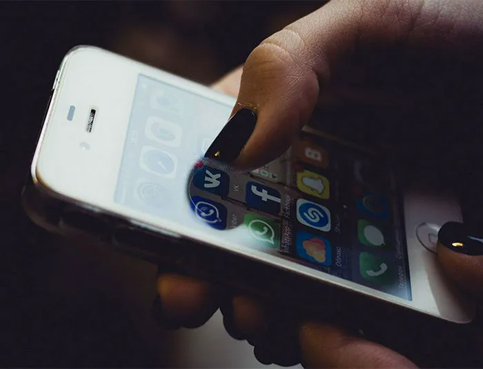 young-woman-manicure-iphone
