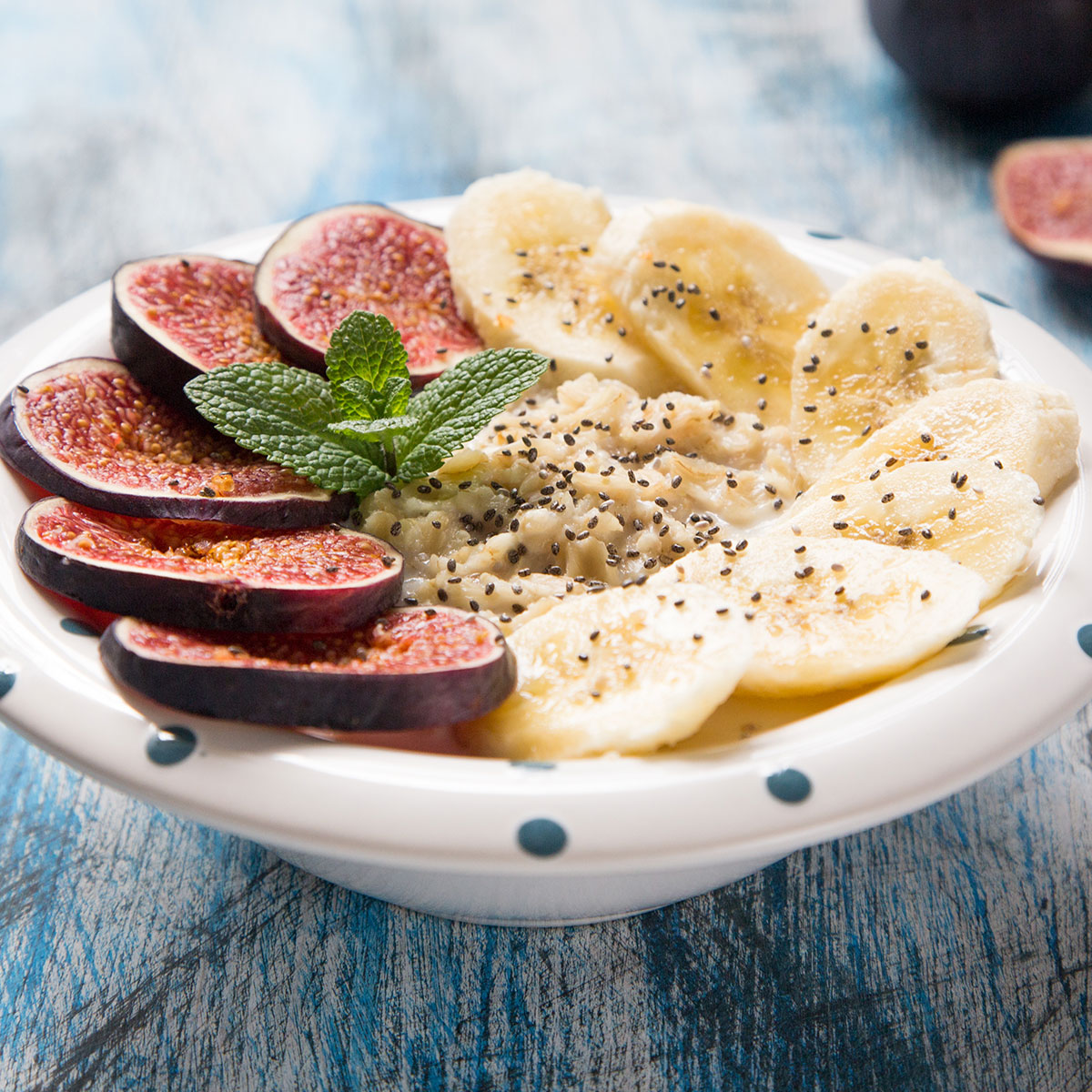 oatmeal topped with bananas, figs, chia seeds