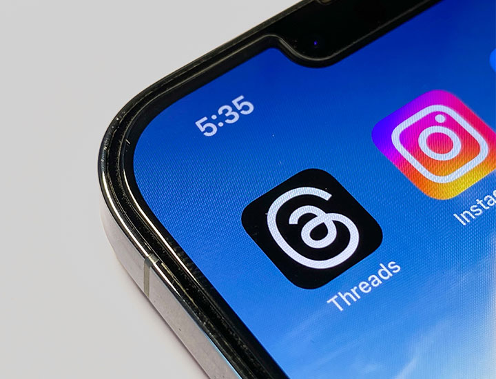 threads app instagram app side-by-side on iphone screen