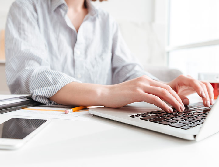 woman-emailing-on-laptop