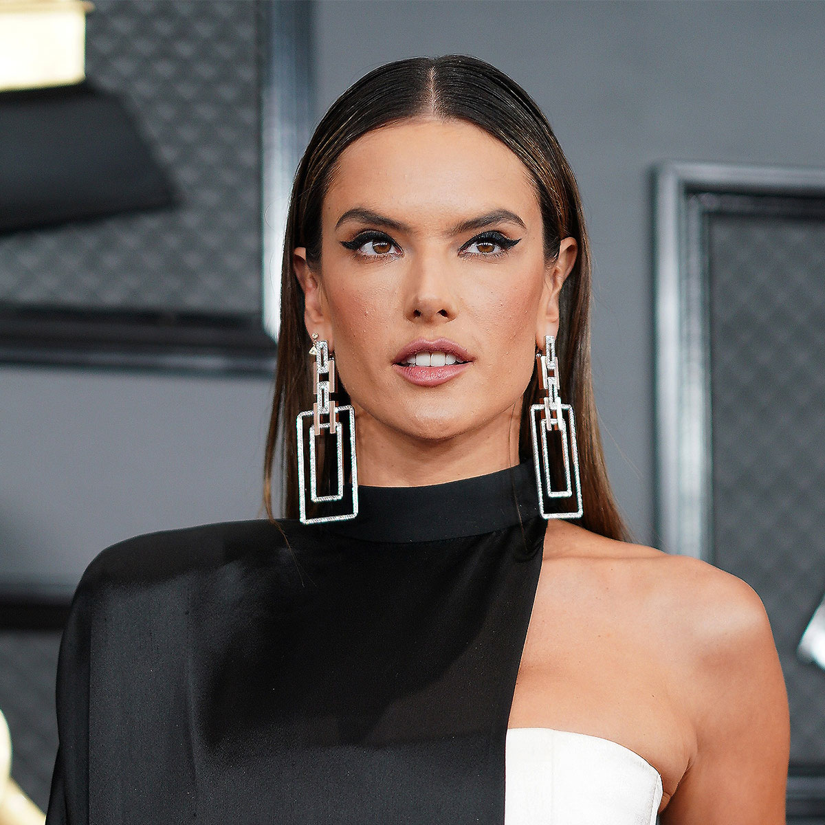 Alessandra Ambrosio & Her Lookalike Daughter Have Same Style: Photos