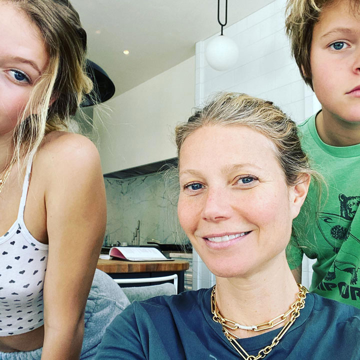 Gwyneth Paltrow natural selfie with children