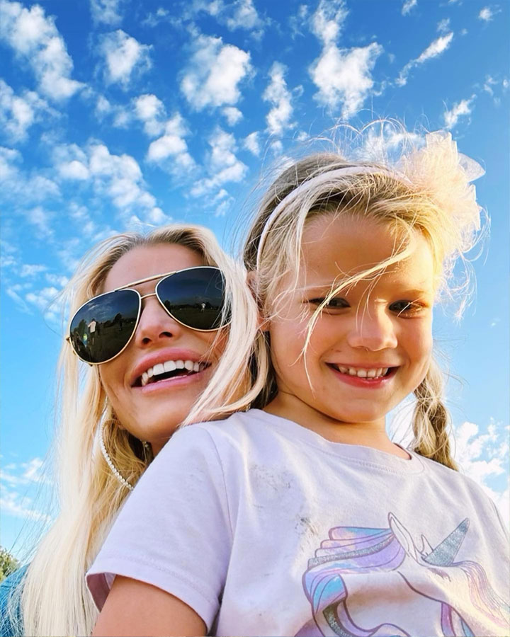 Jessica Simpson Instagram selfie with daughter