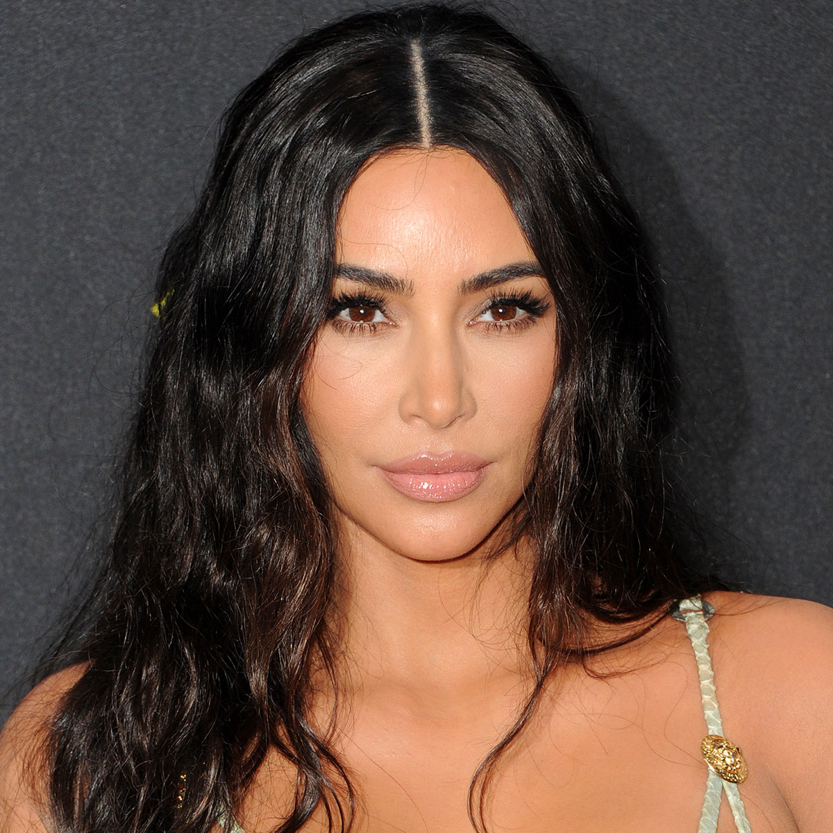 kim kardashian red carpet 2019 people's choice awards headshot