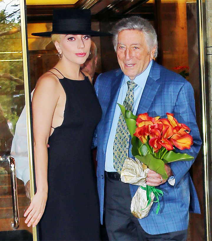 Lady Gaga gives a bouquet of flowers to Tony Bennett in NYC, 2016