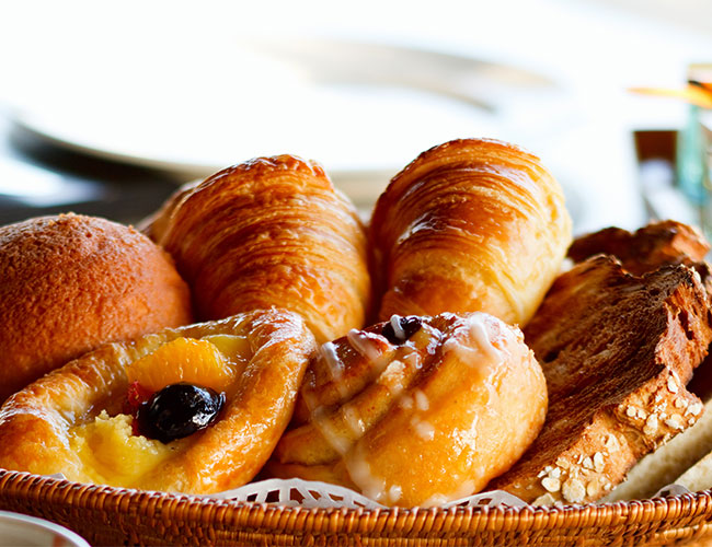 dispaly of breakfast pastries