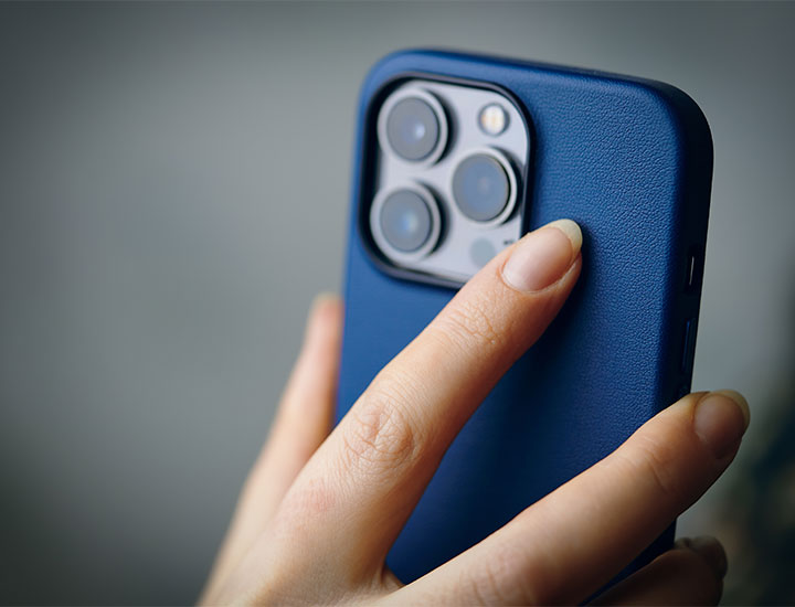 iphone-blue-case