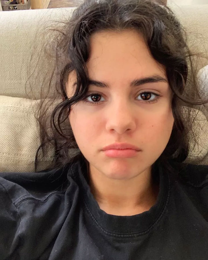 Selena Gomez Shows Off Her Radiant Makeup Free Skin And Natural Curls In New Instagram Selfie 