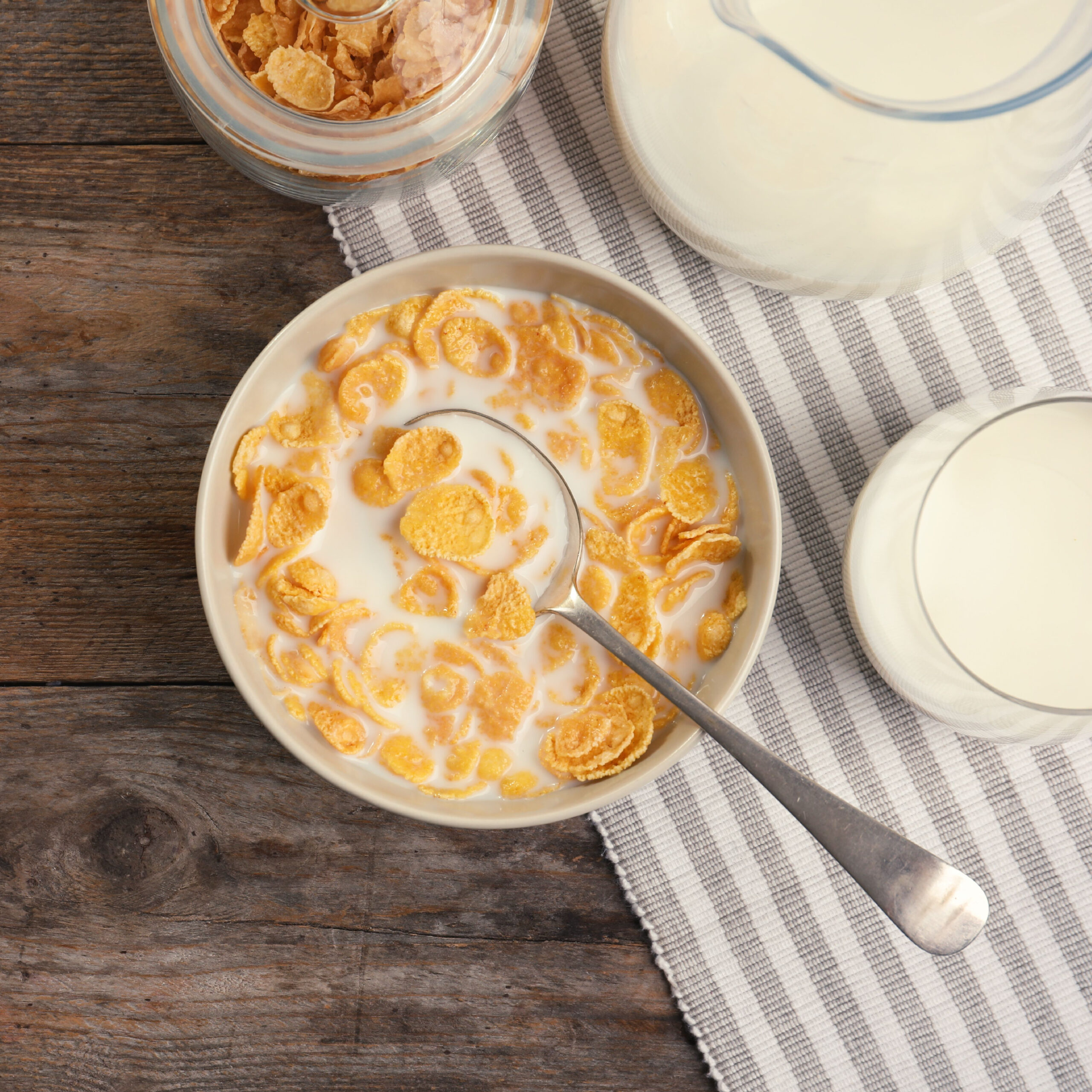 cornflakes in bowl