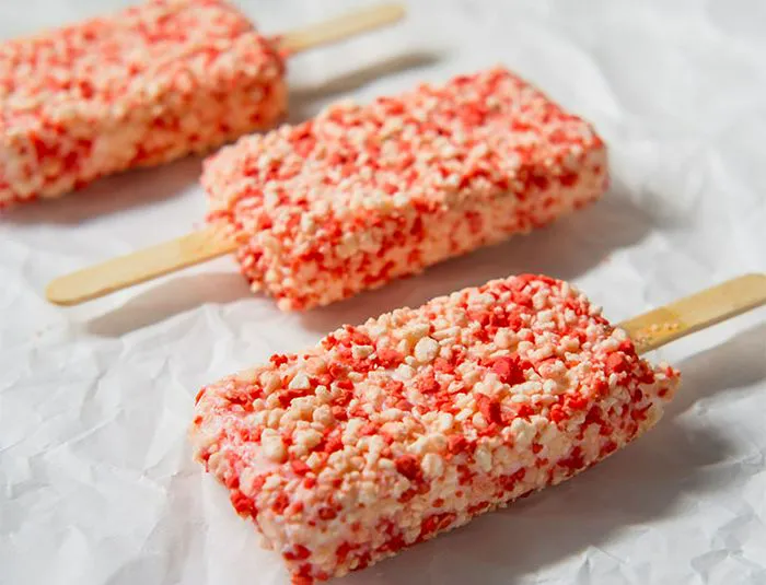 strawberry-shortcake-ice-cream-pops