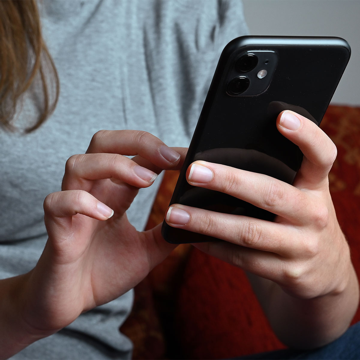 woman-typing-black-iphone