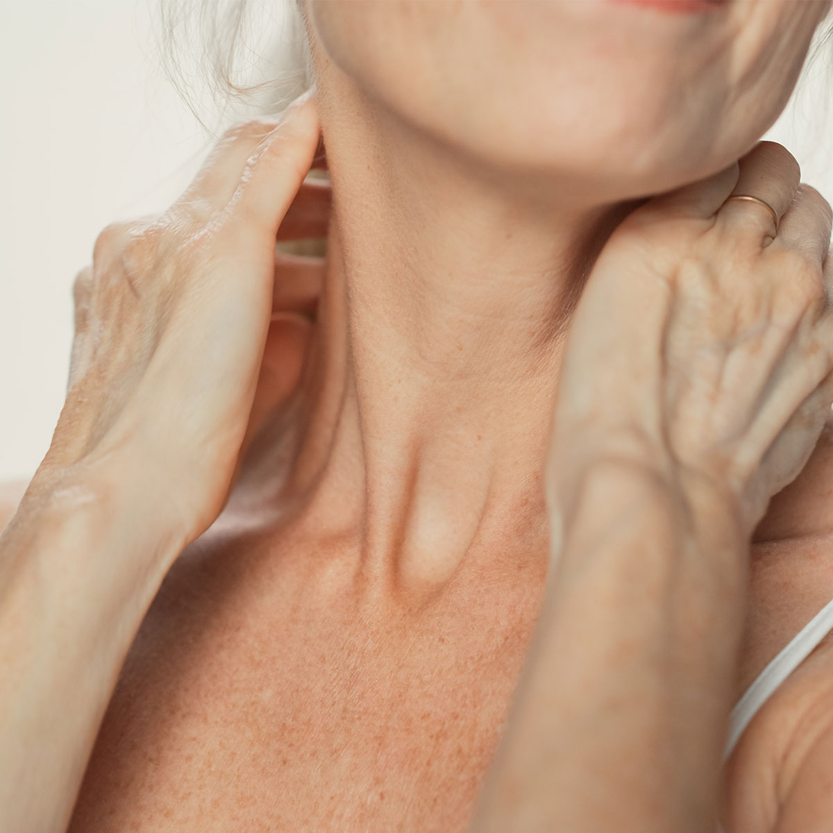 Here's ​Exactly How To Reverse 6 Major Signs Of Neck Aging