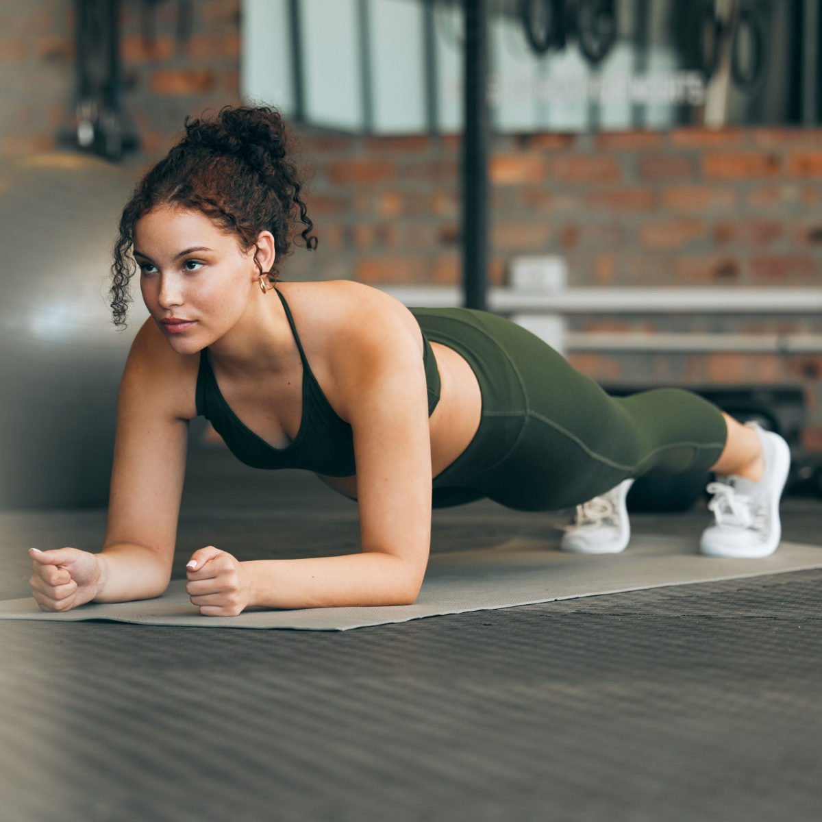 woman doing planks