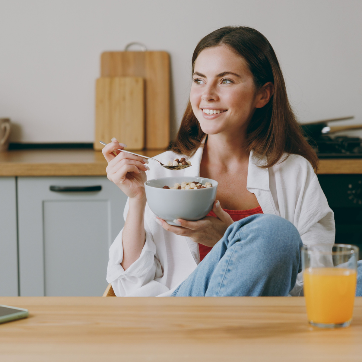 woman eating cereal