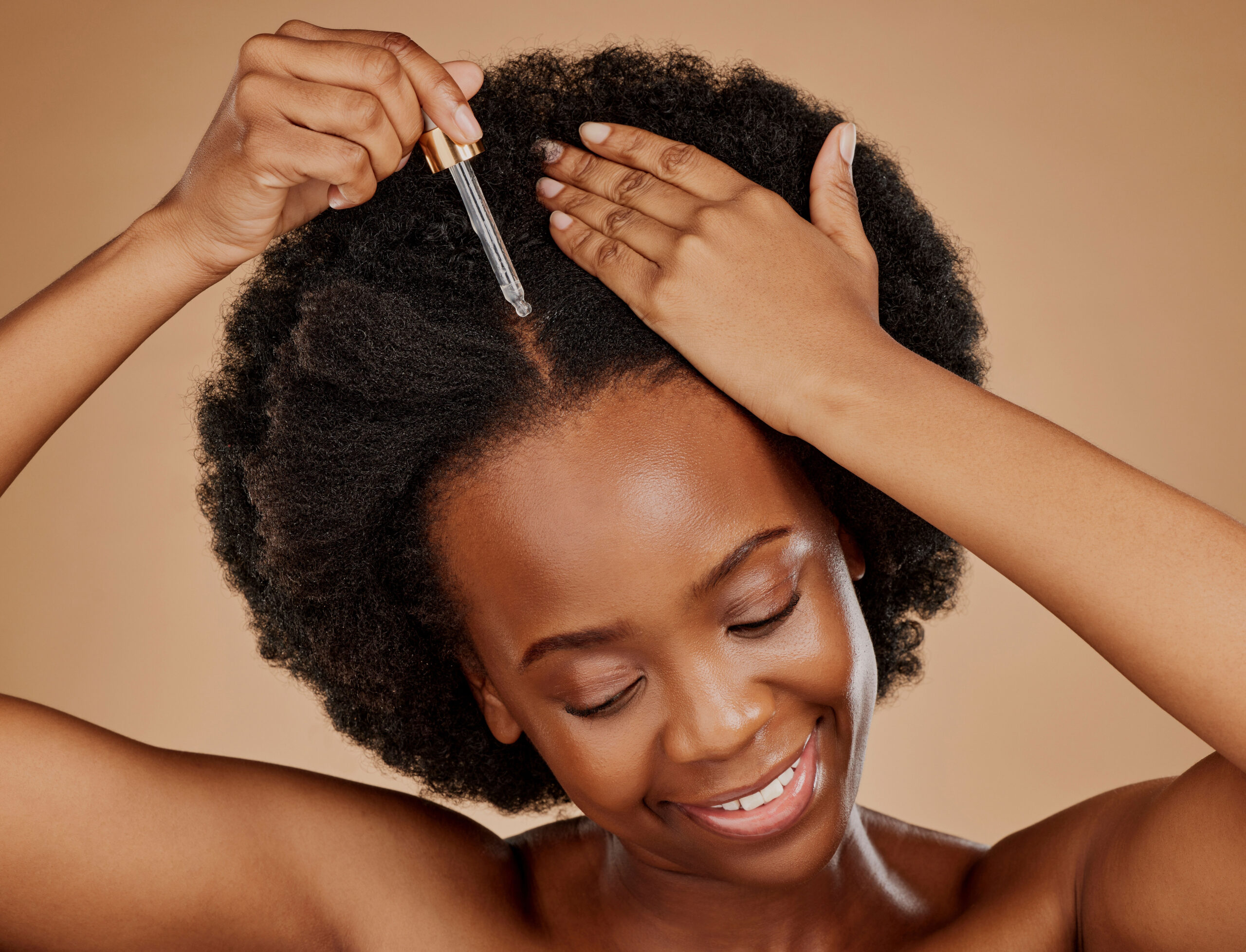 woman-afro-hair-oil