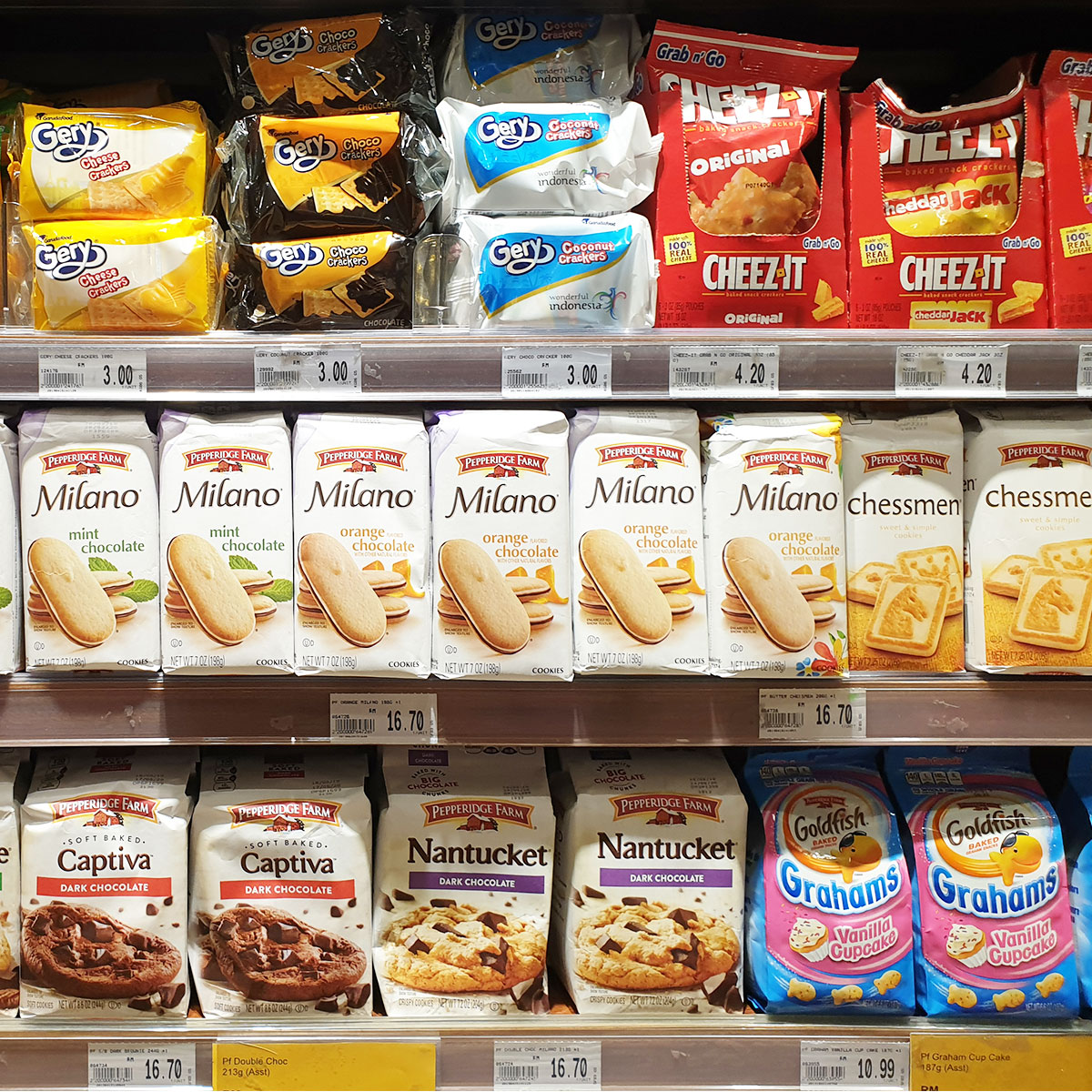 baked goods aisle at grocery store