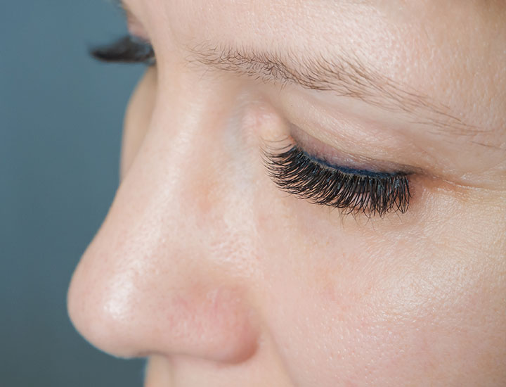 womans-eyelashes-eyeliner