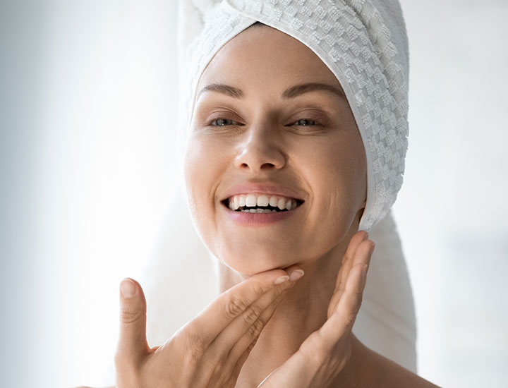 woman-doing-skincare