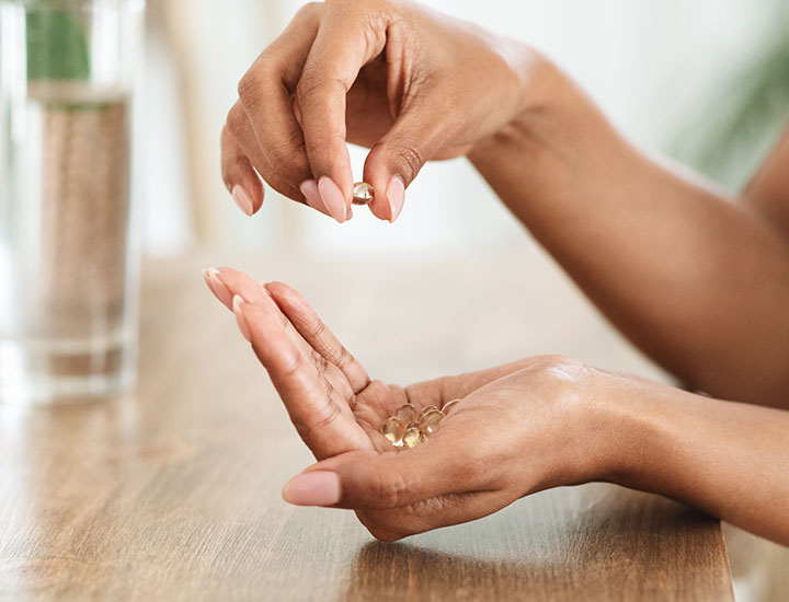 woman-holding-supplements