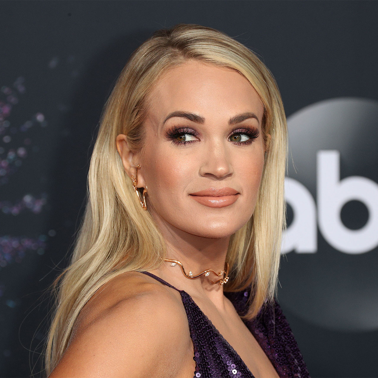 Carrie Underwood makes TWO wardrobe changes as she accepts award