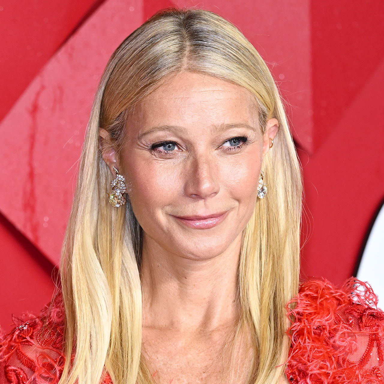 Summer Stripes! Gwyneth Paltrow Shows Off Her Toned Physique in Blue and  White Bikini