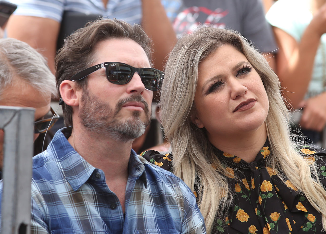 Kelly Clarkson sitting with Brandon Blackstock