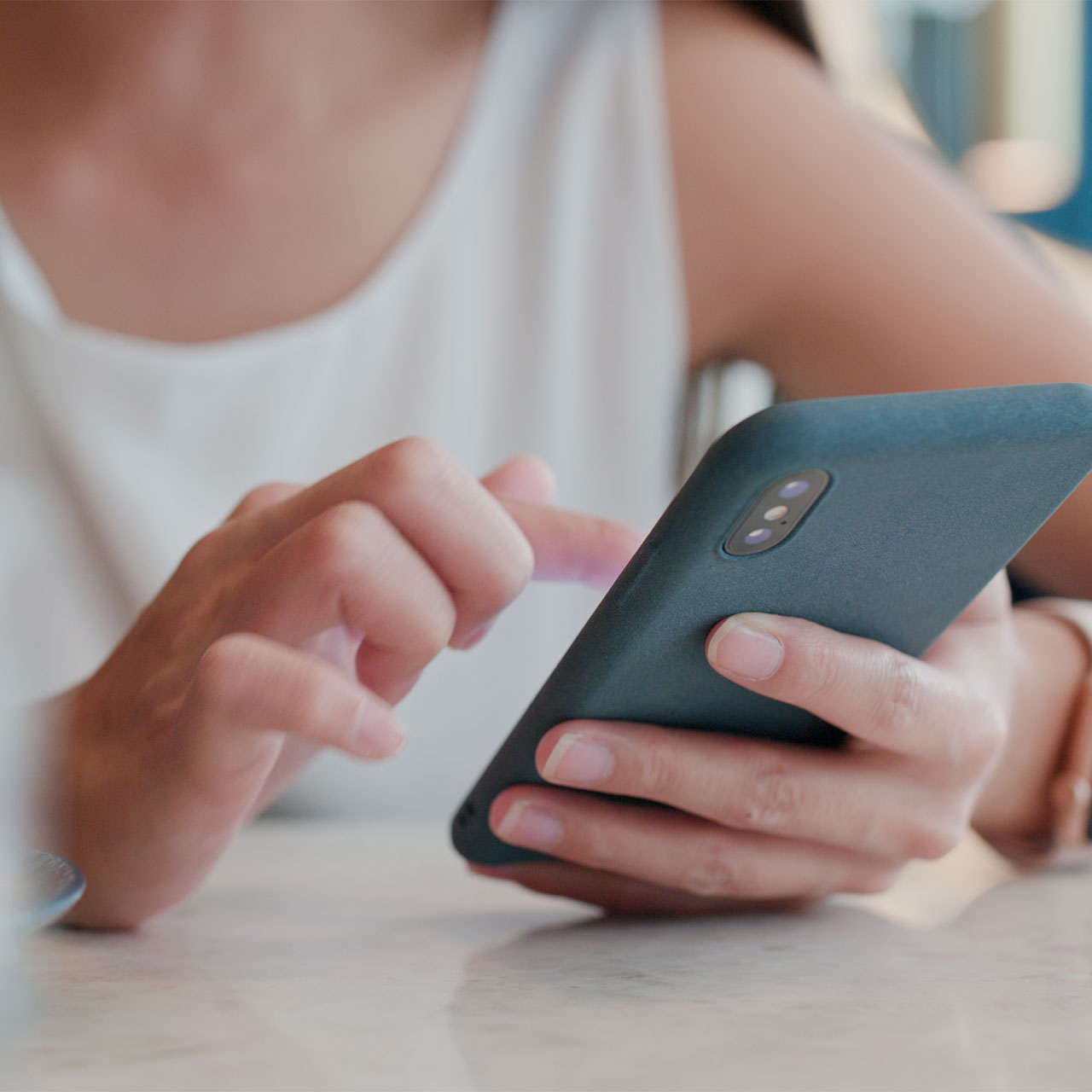 woman-mobile-phone-coffee-shop