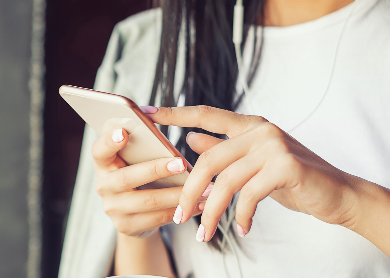 woman-pink-nails-using-iphone