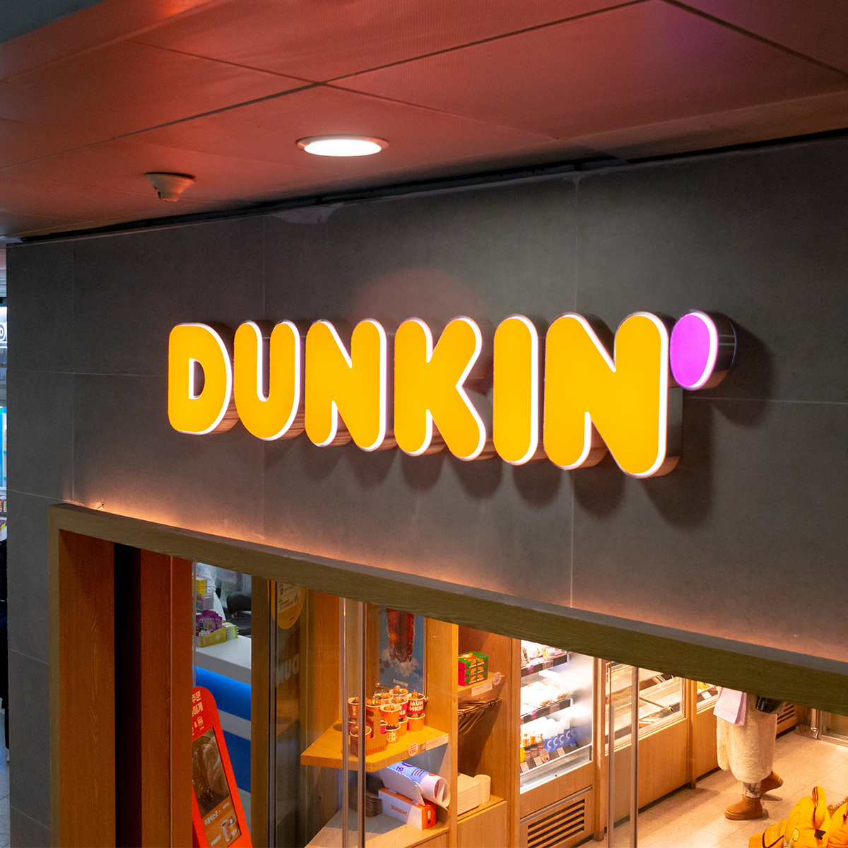 dunkin' sign