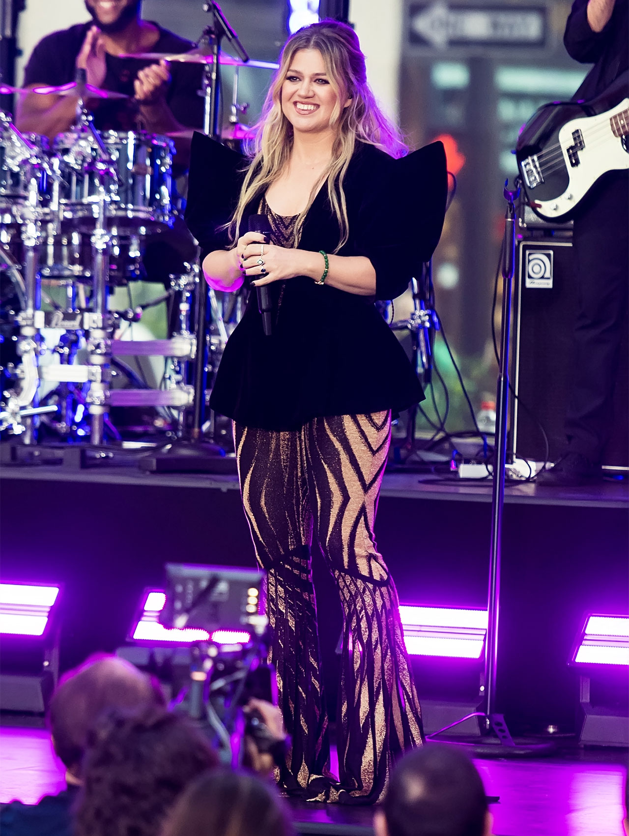 Kelly Clarkson performing on NBC Today Show