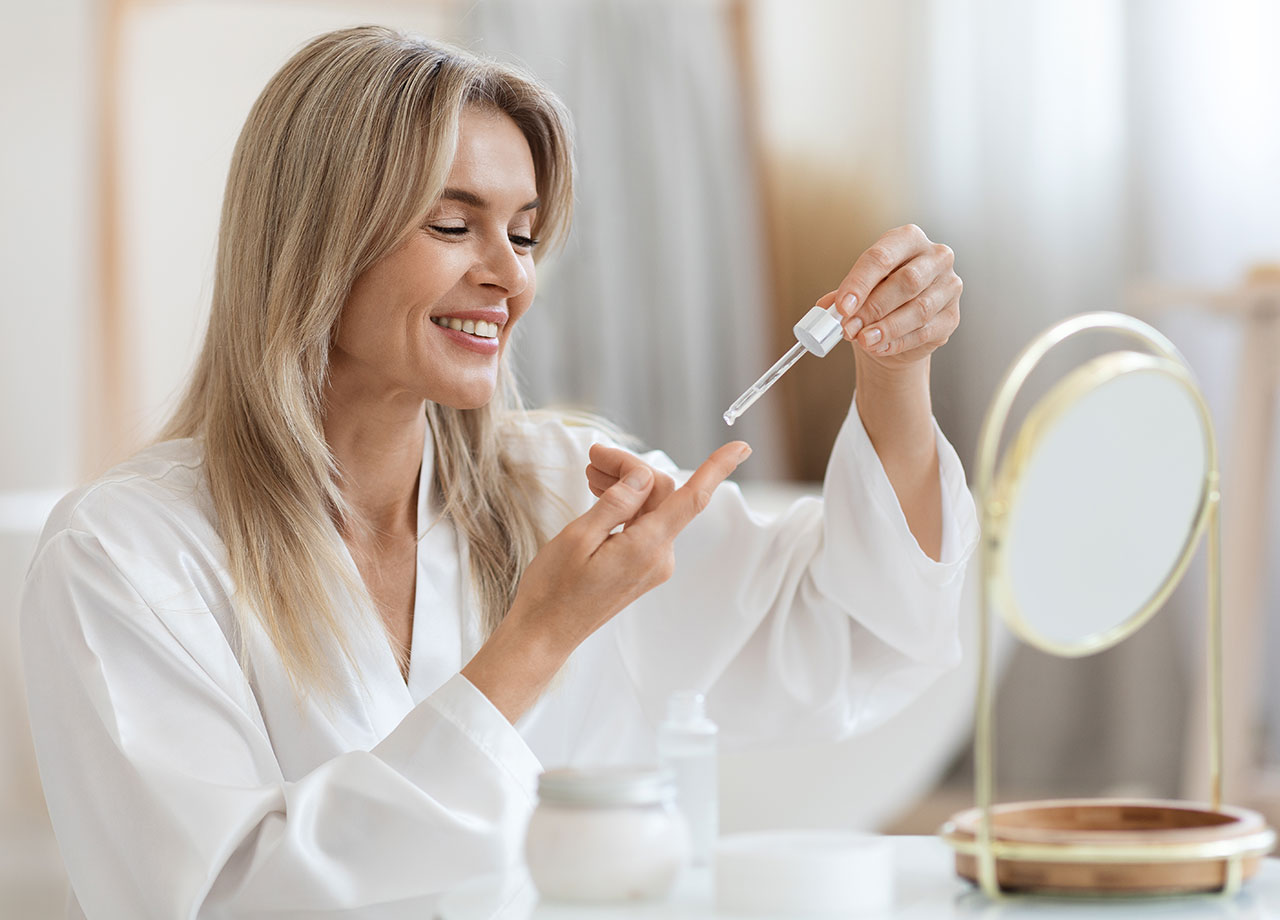 woman-using-serum