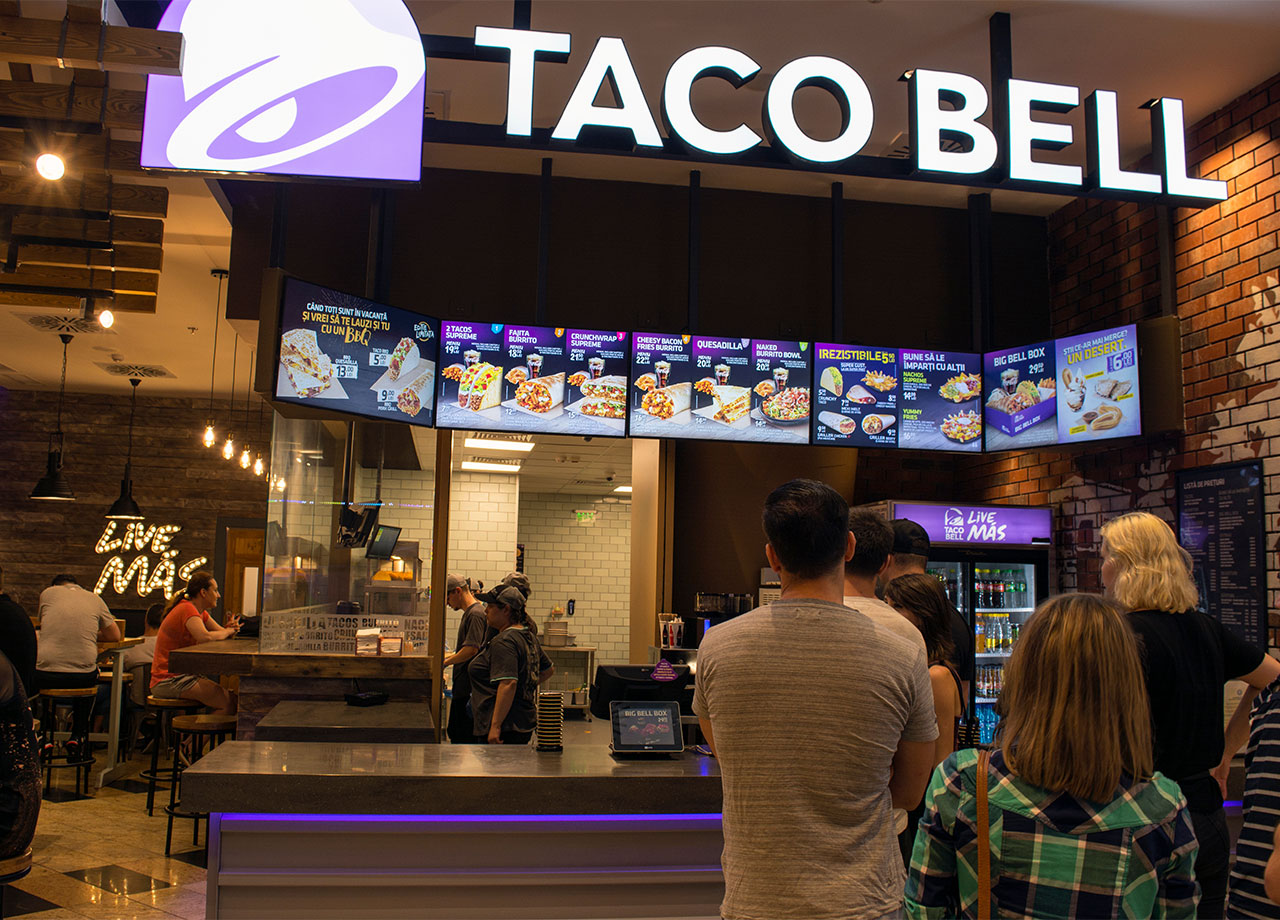 Here Are 4 Big Changes Coming To Taco Bell In 2024 Cheesy Chicken   People Lined Up Inside Taco Bell 