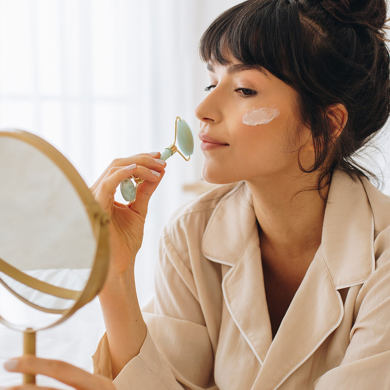 woman-applying-face-cream