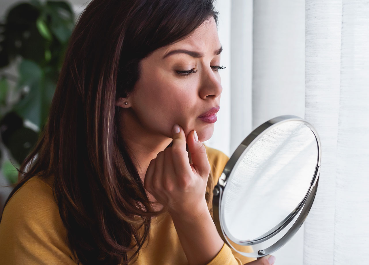 woman-looking-in-mirror